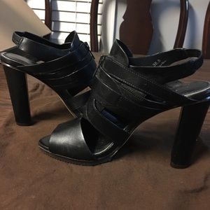 4/$20.   Womens 4” Black Elie Tahari heels 8.5